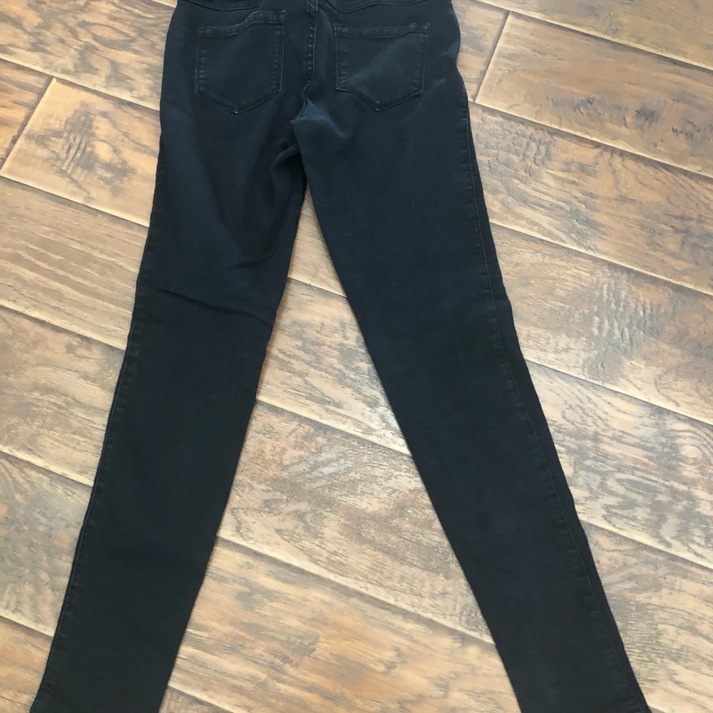 Black jeans. Juniors size 5. Great condition